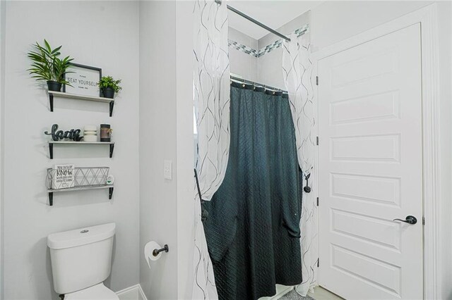 251 Oakmont Dr, New Orleans, LA 70128 - full bath with toilet and a shower with curtain