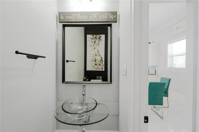 251 Oakmont Dr, New Orleans, LA 70128 - bathroom featuring ornamental molding and baseboards