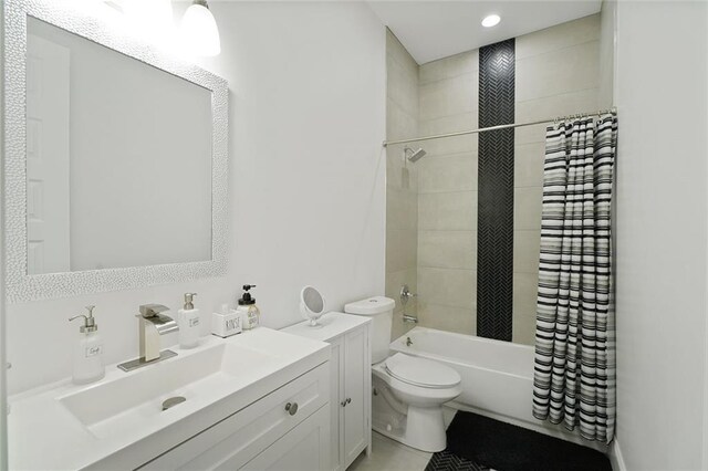 251 Oakmont Dr, New Orleans, LA 70128 - full bath with vanity, shower / bath combo with shower curtain, and recessed lighting