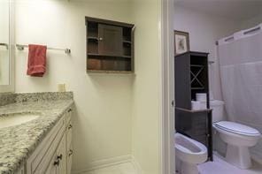 4433-35 Carondelet St, New Orleans, LA 70115 - full bath with vanity and tile patterned flooring