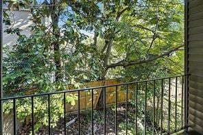 4433-35 Carondelet St, New Orleans, LA 70115 - view of balcony