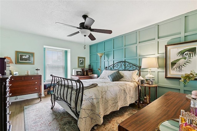 2704 Whitney Pl Unit 922, Metairie, LA 70002 - bedroom with wood finished floors, a ceiling fan, and a textured ceiling