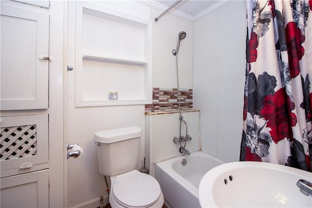 524 Camelia Ave, La Place, LA 70068 - full bath featuring shower / bathtub combination with curtain and ornamental molding
