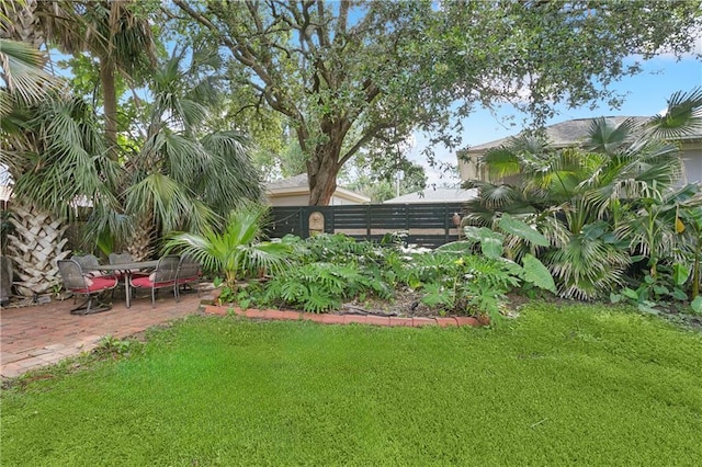 3222 Octavia St, New Orleans, LA 70125 - fenced backyard featuring a patio