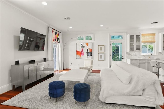 901 Henry Clay Ave, New Orleans, LA 70118 - living room featuring wood finished floors, recessed lighting, and crown molding