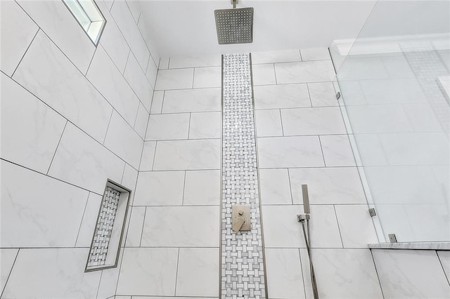 5502 Wilton Dr, New Orleans, LA 70122 - bathroom with tiled shower