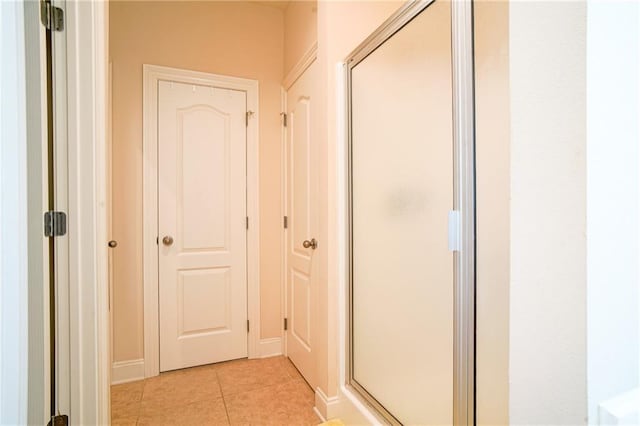 626 Bellingrath Ln, Slidell, LA 70458 - corridor featuring light tile patterned floors and baseboards