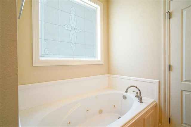 626 Bellingrath Ln, Slidell, LA 70458 - full bath with a whirlpool tub