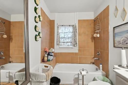 1635 Frenchmen St, New Orleans, LA 70116 - full bath featuring tub / shower combination