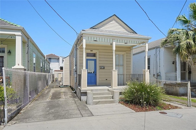 215 N Rendon St, New Orleans, LA 70119 - shotgun-style home featuring covered porch