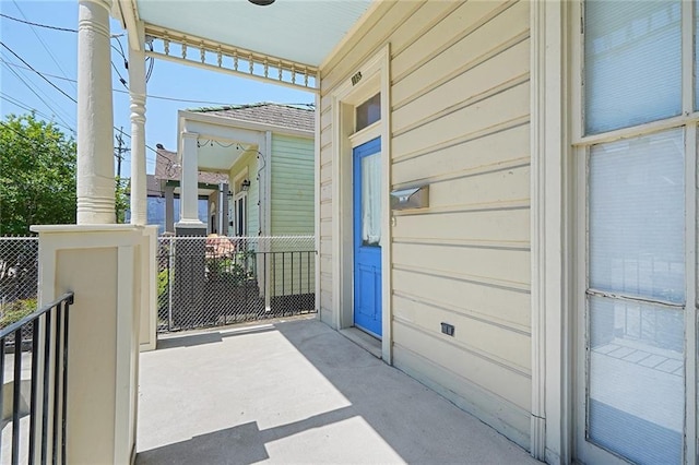 215 N Rendon St, New Orleans, LA 70119 - entrance to property with a garage