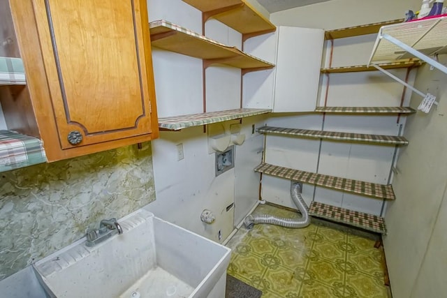 42 Hennessey Ct, River Ridge, LA 70123 - pantry featuring a sink