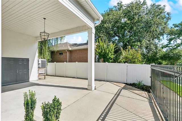 931 French St, New Orleans, LA 70124 - view of patio