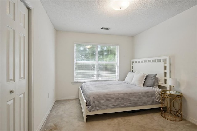 1125 Lori Dr, Slidell, LA 70461 - bedroom featuring carpet floors and a textured ceiling