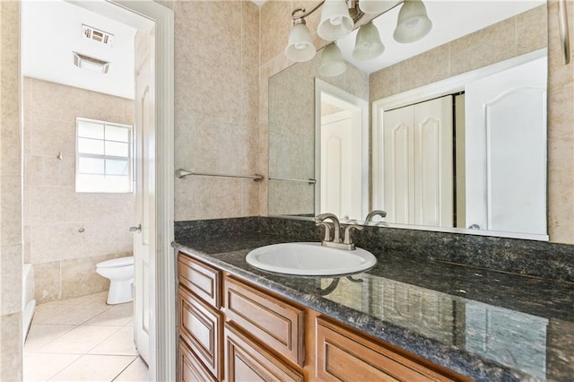 6900 Curran Blvd, New Orleans, LA 70126 - bathroom featuring vanity and tile patterned floors