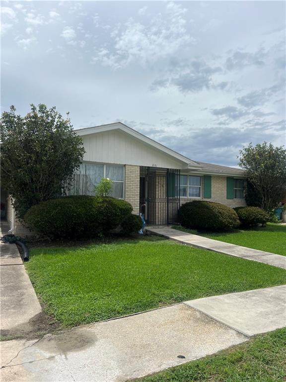 816 Andrews Ave, Metairie, LA 70005 - ranch-style home featuring brick siding and a front lawn