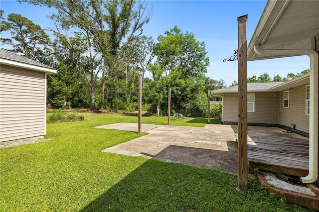 900 S Cypress St, Hammond, LA 70403 - view of grassy yard with a patio and a deck