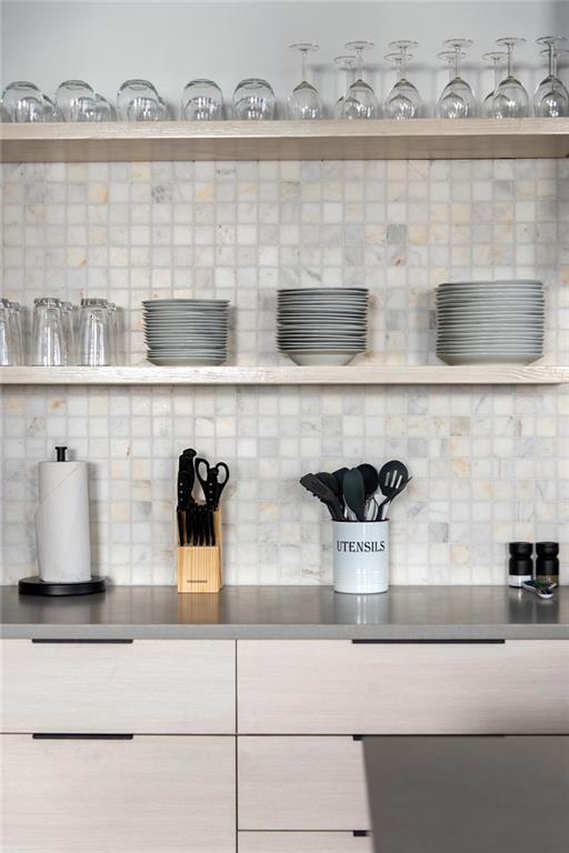 424 S Lopez St, New Orleans, LA 70119 - detailed view of open shelves and decorative backsplash