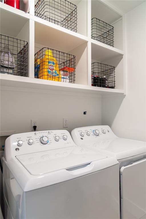 424 S Lopez St, New Orleans, LA 70119 - laundry area with washing machine and dryer