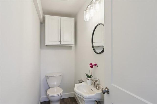 920 Hesper Ave, Metairie, LA 70005 - half bath featuring baseboards and toilet