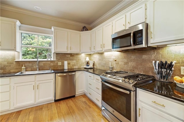 921 Carriage Way, Baton Rouge, LA 70808 - kitchen with appliances with stainless steel finishes, white cabinetry, ornamental molding, and light wood-style floors