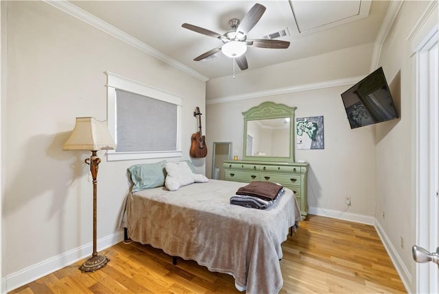 921 Carriage Way, Baton Rouge, LA 70808 - bedroom with light wood finished floors, a ceiling fan, and crown molding
