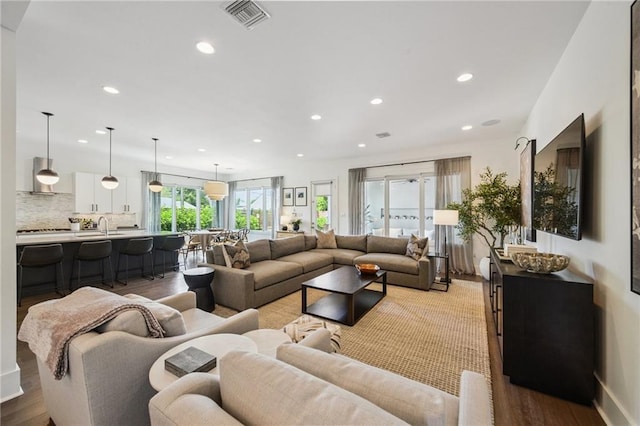 800 Ridgelake Dr, Metairie, LA 70001 - living area featuring recessed lighting and light wood finished floors