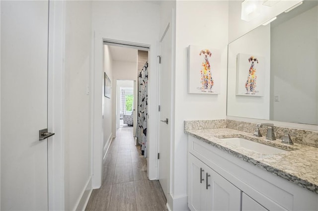 800 Ridgelake Dr, Metairie, LA 70001 - full bath with vanity and baseboards