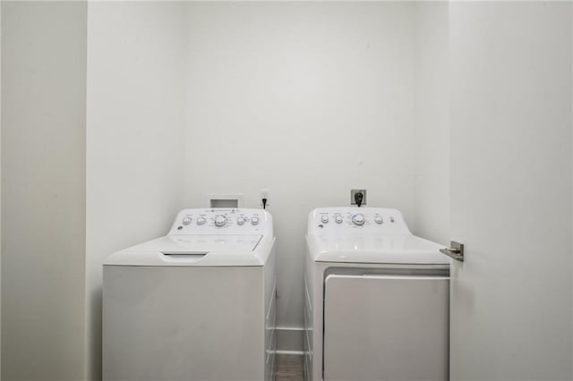 800 Ridgelake Dr, Metairie, LA 70001 - laundry area featuring separate washer and dryer