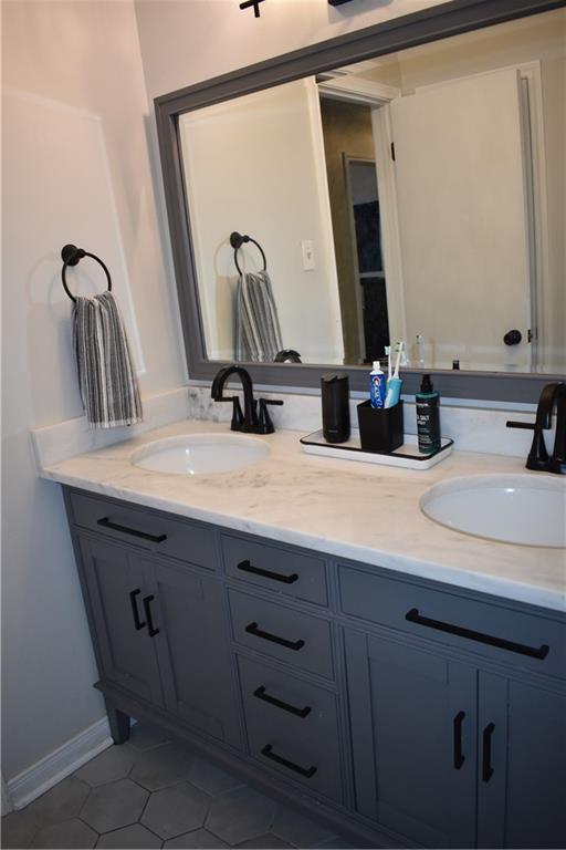 14 Platt St, Kenner, LA 70065 - full bath with double vanity and tile patterned floors