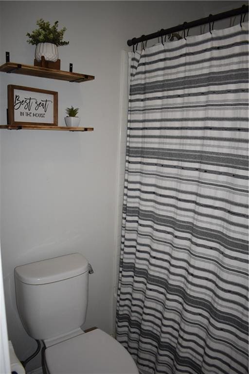 14 Platt St, Kenner, LA 70065 - full bathroom featuring toilet and a shower with shower curtain