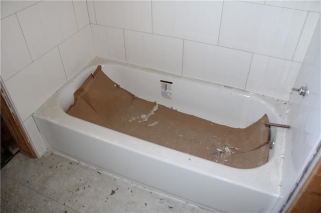 3435 Louisiana Avenue Parkway, New Orleans, LA 70115 - bathroom with a tub