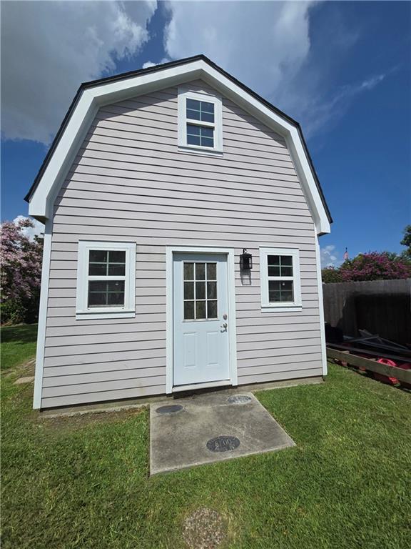 557 Grove Ave, Harahan, LA 70123 - back of house featuring a yard