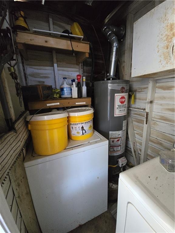 557 Grove Ave, Harahan, LA 70123 - utility room with washer / clothes dryer and gas water heater