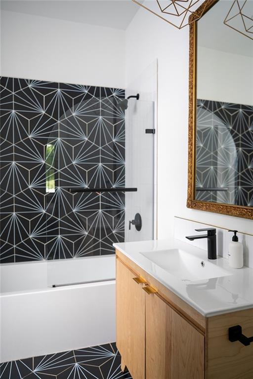 1039-41 Poland Ave, New Orleans, LA 70117 - bathroom with vanity and washtub / shower combination
