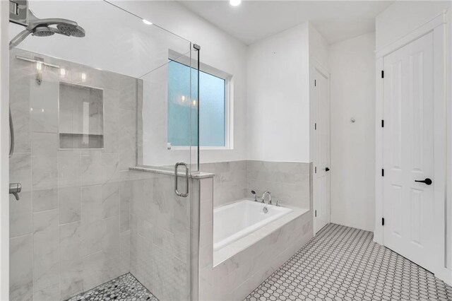 5756 Warrington Dr, New Orleans, LA 70122 - full bath featuring a shower stall and a bath