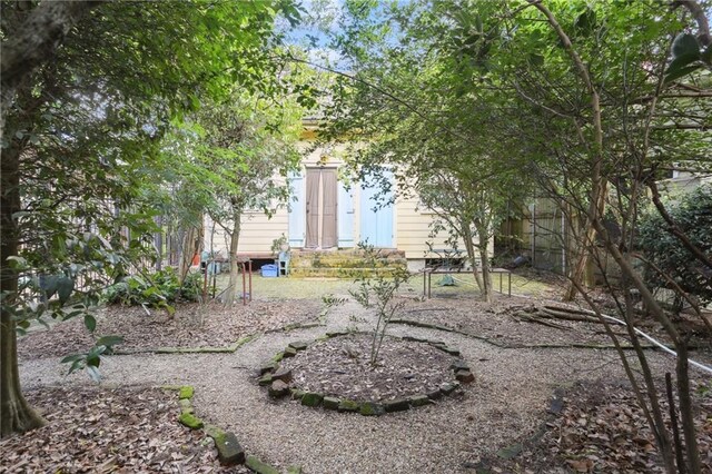 720 Port St, New Orleans, LA 70117 - view of yard