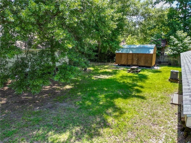 2549 Villere St, Mandeville, LA 70448 - view of yard featuring a shed