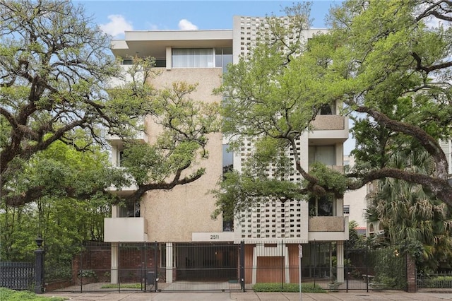 2511 St Charles Ave Unit 302, New Orleans, LA 70130 - view of apartment building / complex featuring a fenced front yard