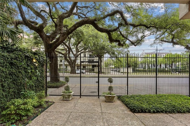 2511 St Charles Ave Unit 302, New Orleans, LA 70130 - view of concrete road