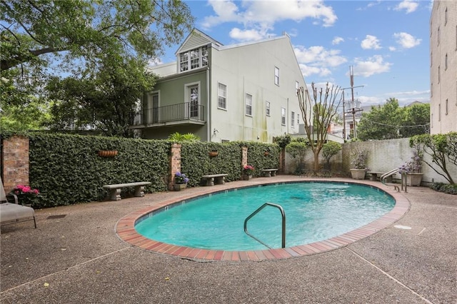 2511 St Charles Ave Unit 302, New Orleans, LA 70130 - view of swimming pool with a fenced backyard