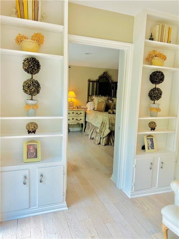 14 Riverbend Ln, Covington, LA 70433 - corridor featuring light wood finished floors