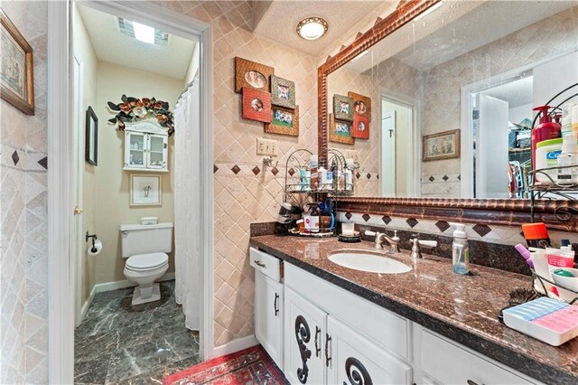 101 E Queensbury Dr, Slidell, LA 70461 - full bath with vanity and tile walls