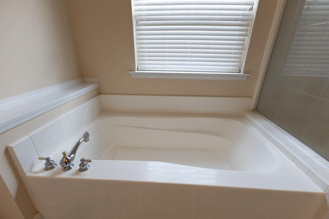 2143 Summertree Dr, Slidell, LA 70460 - full bath featuring a garden tub