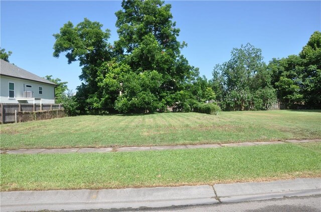 51 Old Hickory St, Chalmette, LA 70043
