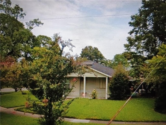 4101 Stephen Girard Ave, New Orleans, LA 70126 - view of front of house with a front lawn