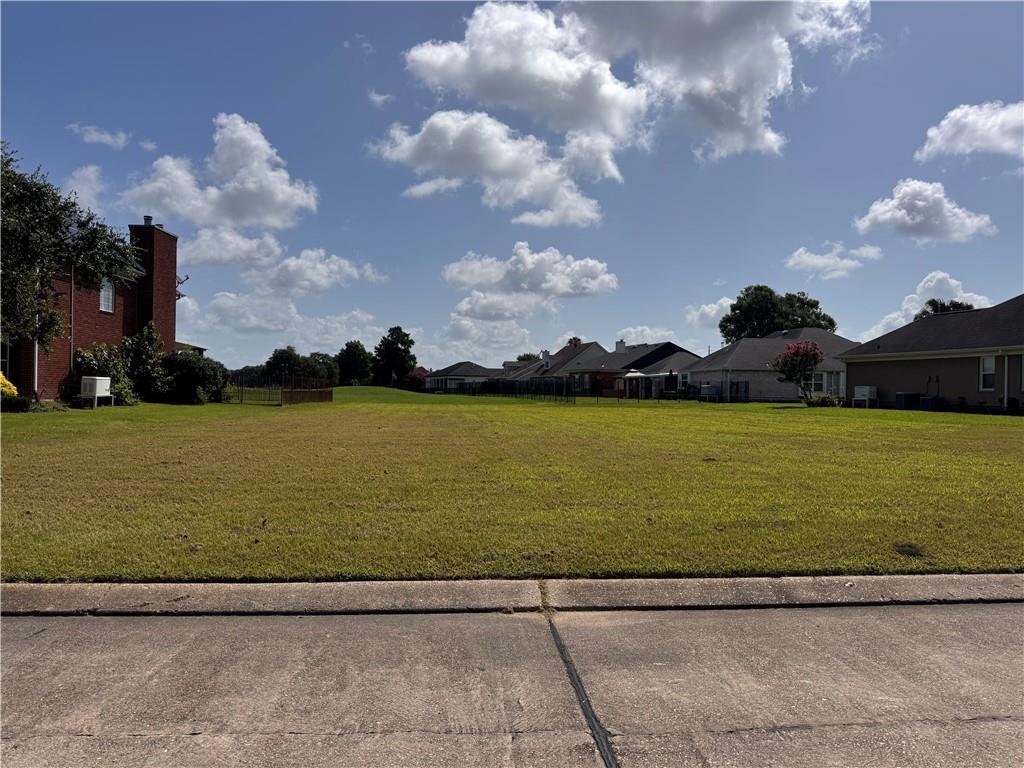 3745 Lake Timberlane Dr, Gretna, LA 70056 - photo 2