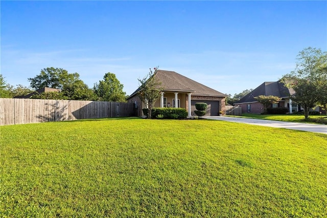 42467 Harlan Pl, Ponchatoula, LA 70454 - view of front facade with driveway and a garage