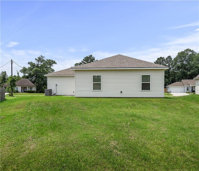 16205 Chandler Pl, Hammond, LA 70403 - rear view of property featuring a lawn, roof with shingles, and a detached garage