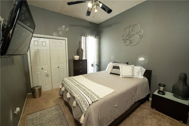 157 Barnes Ct, Gretna, LA 70056 - bedroom featuring carpet floors, a closet, a textured ceiling, and a ceiling fan